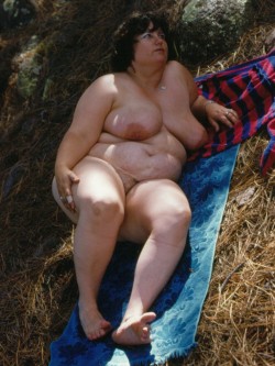 Nothing sexier than a fat flabby nude womanâ€™s body!Find