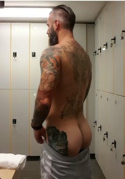 gearessentials:  Locker Room Ass… 