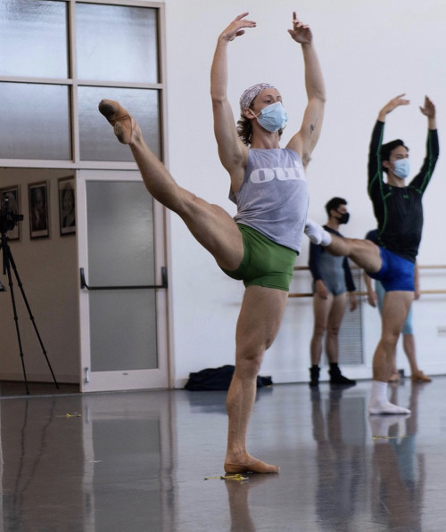 ladnkilt:  THE BEAUTY, STRENGTH, AND POWER OF THE DANCING MASCULINE