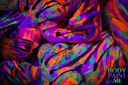 havnadubee:  http://bodypaint.me/2013/02/17/far-out/