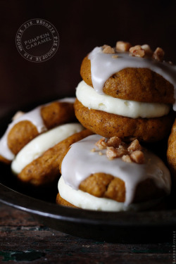 sweetoothgirl:Pumpkin Whoopie PIes