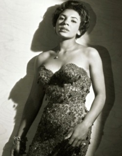 deeploungemusic:   Shirley Bassey  