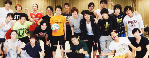 aokinsight:  Karasuno and Aobajousai actors at practice 