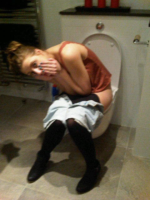 dimitrivegas:  Girls taking shits