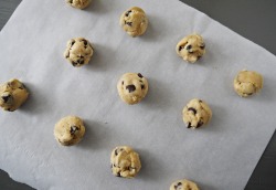 vegan-yums:  Best vegan chewy chocolate chip cookies ever / Recipe