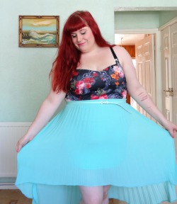 chessieness:  OOTD trigger warning: scars Mermaid Chelsea! Skirt