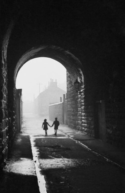 m3zzaluna:  gorbals children a boy and a girl hold hands under