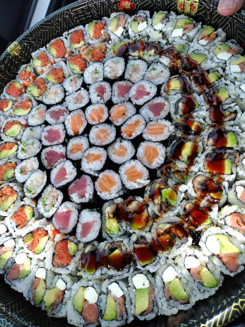 sushioverload:  can anyone guess how much this round tray of