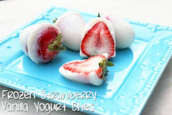 in-my-mouth:  Frozen Strawberry Vanilla Yogurt Bites 