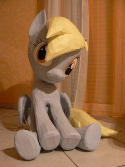 Derpy Hooves Papercraft - Queen of muffins by *Znegil This is