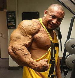 beefluvr94:  musclejake69:Carlito XXXL  Unreal size. Superior