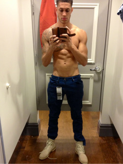 steviegenius:  Was trying in some clothes in Miami