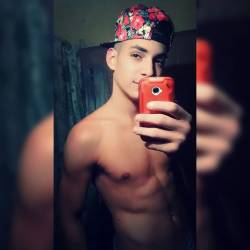 gaychilexxx:  Pendejo Argentino rico 17 años 