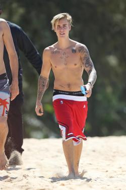 lustin4justin:  throwback Bieber bulge 💕  hair and trail and