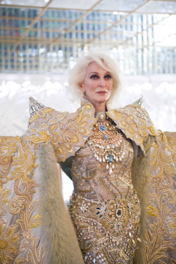 red-polish:  Carmen Dell’Orefice in Guo Pei  Arabian 1002th