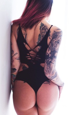sexytattoedgirls1.tumblr.com/post/101326254241/