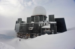 fiorenn: The abandoned DYE-2 radar station of the Distant Early