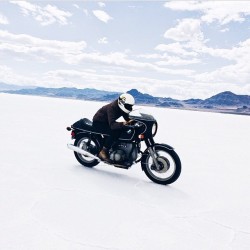 brothermoto:  Rad shot from @kvnbnntt #r90 #r90s #saltflats 