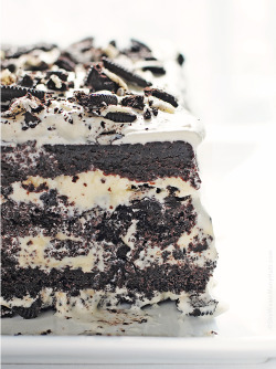 fullcravings:  Cookies and Cream Ice Cream Cake 