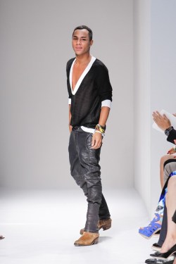 lvserlife:  theeonehundred:  Face behind Balmain, Oliver Rousteing…