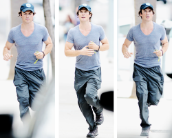 derealdragons:  Ian Somerhalder shows off his muscles while taking