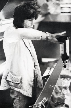 officialkeithrichards:  Keith pouring himself a drink during