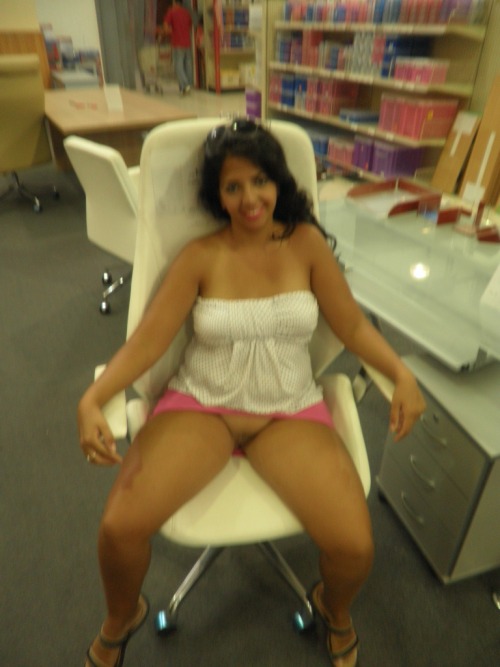 orly69bendavid:  in the store showing  my pussy
