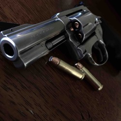 weaponpornography:  Smith & Wesson Model 60
