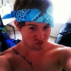 phillipsandersxxx:  #gay #tan #bandanna #blondehighlights #justliveyourlife