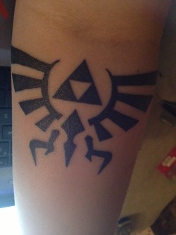 fuckyeahtattoos:  The Crest of Hyrule on my left forearm. I am