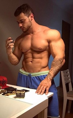 muscleryb:  Leo Stronda  