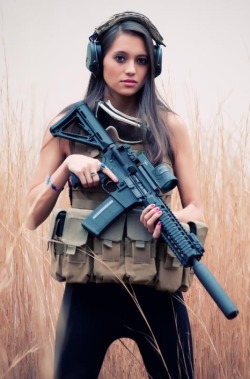 girlandguns:  Girl With Gun follow me at : http://girlandguns.tumblr.com/