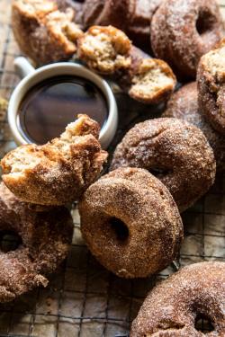 sweetoothgirl:    mulled spiced apple cider doughnuts