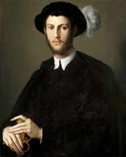 history-of-fashion: 1550-1555 Agnolo Bronzino - Portrait of a