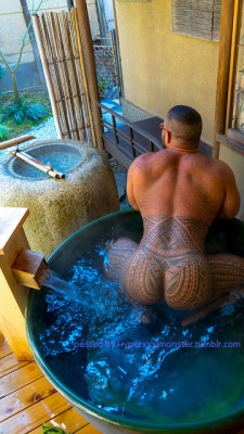hyperxxxlmonster: Dylan’s rear   more of Dylan (Noodlesandbeef)