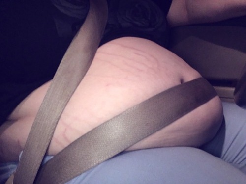 chunkyprincess:feeling fat in the car 