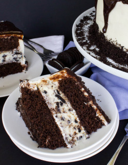 delicious-food-porn:  Cookies and Cream Cheesecake Stuffed Cake