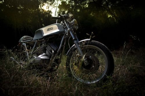 caferacerpasion:  ðŸ† The best â€ªâ€ŽMoriniâ€¬ > Moto Morini 350 â€ªâ€ŽCafe Racerâ€¬ by AD HOC.Sin duda alguna, la mejor personalizaciÃ³n de esta moto italiana que he visto hasta el momento ->Â http://www.caferacerpasion.com/moto-morini-350-cafe-ra