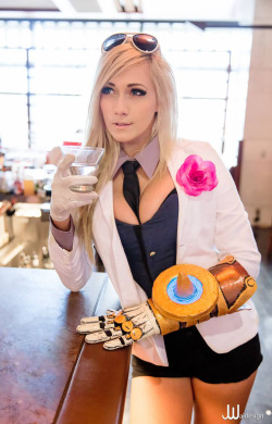 gaming-cosplay-nation:  Lindsay Elyse - League Of Legends Cosplays