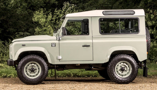 carsthatnevermadeit:  Land Rover Heritage Defender, 2015. A production model with retro styling detailsÂ 