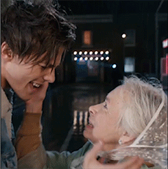 onedirection:  Here’s your mid-week #MidnightMemoriesVideoGIF’s