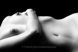 nicoli:  Desnudos en blanco y negro 
