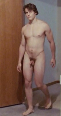 omgnakedmalecelebs:  Groff: I’m kind of whatever about nudity.