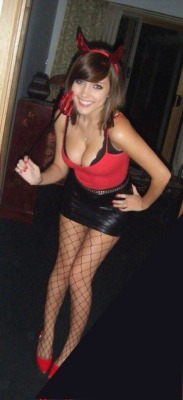 halloweenisforthesexy:  She looks too innocent to be a sexy devil!