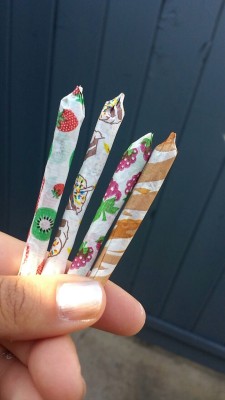 ifyouneedmeiminspace:  happy sticks 
