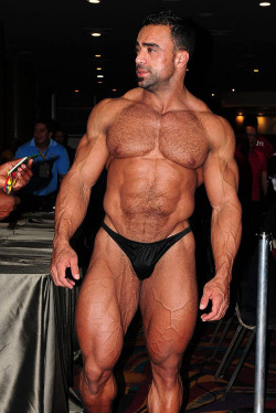 the-swole-strip:  http://the-swole-strip.tumblr.com/  Muscular,