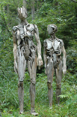 sunderlorn:  littlelimpstiff14u2:  Haunting Driftwood Sculptures
