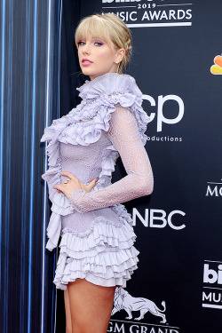 taylorswiftedit:  Taylor Swift attends the 2019 Billboard Music