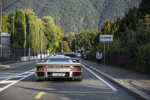 frenchcurious:Porsche 911 GT 1, près du Lac de Come, Italie.