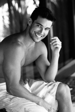 toddtx25:  erecticon:Bernardo Velasco  Sexxxy boy, you’re sooo